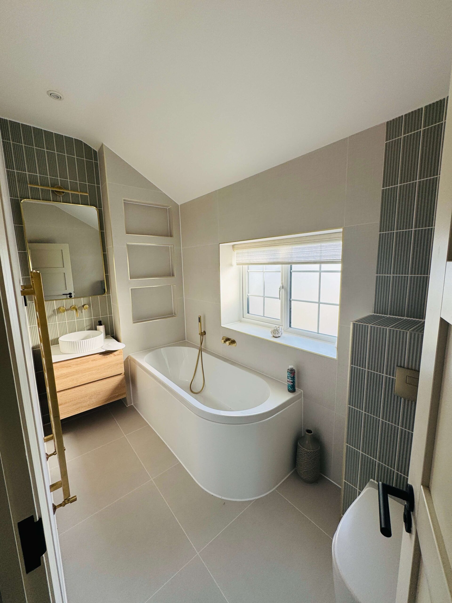 Plot one family bathroom